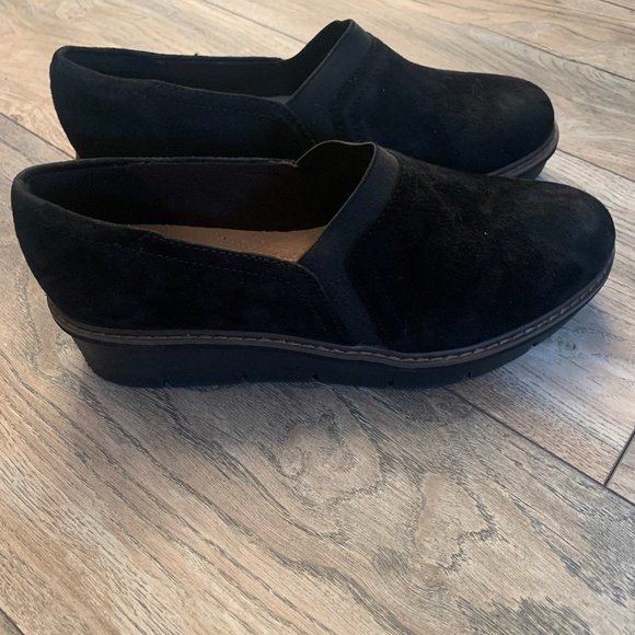 NEW CLARKS AIRABELL MID SLIP ON SUEDE LEATHER WEDGE SHOES BLACK 7.5M - Picture 7 of 14